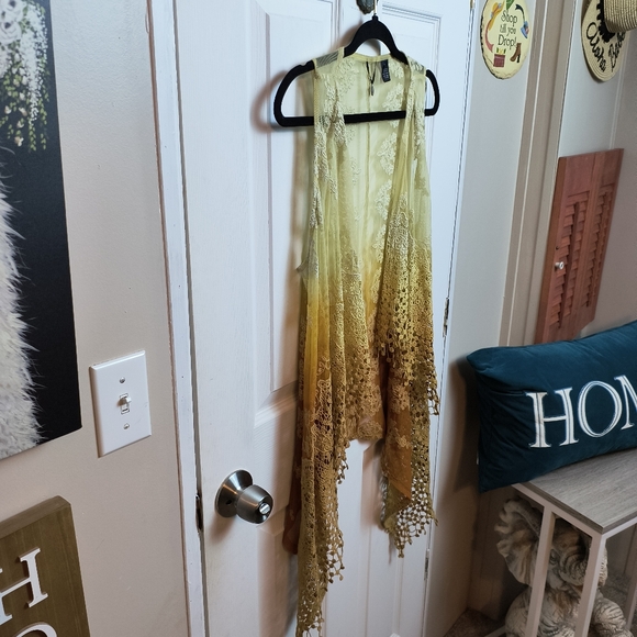 Gimmicks by BKE Boho Western Embroidered Lace Open Front Mesh Ombre Vest - Picture 2 of 6